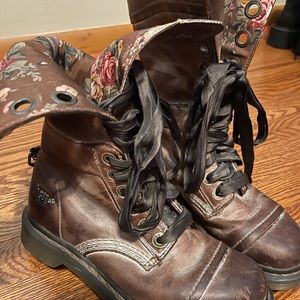 Dr . Martens triumph tall brown leather boots 8